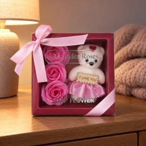 Decoratiune cadou cu 3 trandafiri din săpun și ursuleț I LOVE YOU, roz, cu fundita, 20cm - Img 2