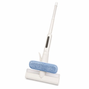 Dispozitiv curatare geamuri cu pulverizator si rezervor apa, racleta si laveta microfibra
