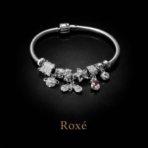 Bratara ROXE argintie cu albinuta charmuri elegante si cristale culori mixte - Img 5