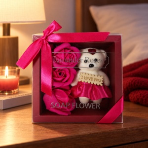 Decoratiune cadou cu 3 trandafiri din săpun și ursuleț I LOVE YOU, roz inchis, cu fundita, 20cm - Img 3