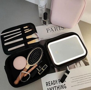 Geanta cosmetice roz cu oglinda LED reincarcabila, organizator machiaj, soft touch - Img 3