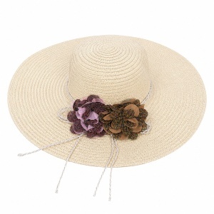 Palarie de Vara Bej pentru Femei cu Aplicatii Florale Elegante si Bor Larg
