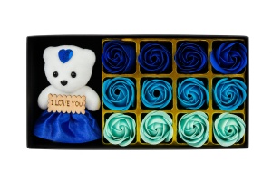 Set Cadou Ursulet I Love You cu 12 Trandafiri din Sapun, Cutie Eleganta, 22x11x5 cm
