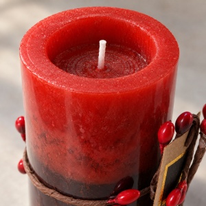 Lumânare parfumată decorativă de Crăciun din ceară roșie, cu fitil de bumbac, 8,5 × 5,5 cm - Img 4