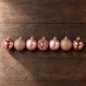 Set de 7 globuri de Crăciun, rose-gold, din plastic, diverse modele in set, 6cm - Img 3