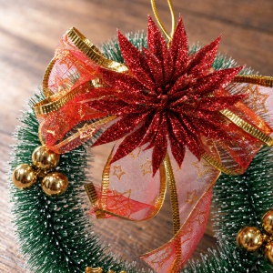 Coroniță de Crăciun artificială cu floare glitter roșie și fundă organza, 22 x 16 cm - Img 4
