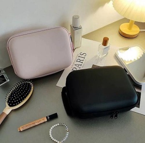Geanta cosmetice roz cu oglinda LED reincarcabila, organizator machiaj, soft touch - Img 4