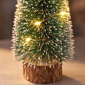 Brad decorativ de Crăciun cu LED, brăduț de masă pe bază din lemn, 15 cm - Img 4