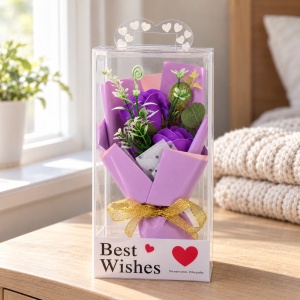 Buchet cadou cu 3 trandafiri de săpun mov, în cutie transparentă, 30 cm - Img 4