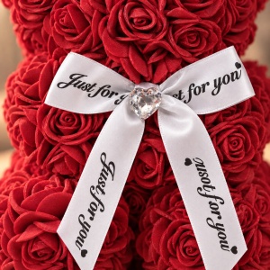 Ursuleț din trandafiri artificiali bordo, cu fundă albă „Just for you” - Img 4