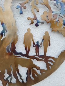 Decor perete Copacul Vieții – familie 3 membri, mamă, tată și băiat, 70 × 70 cm - Img 3