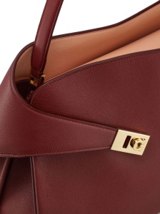 Ferragamo Hug soft two-tone shoulder bag (M) - Img 3