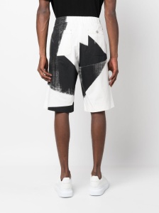 Alexander McQueen abstract-print cotton bermuda shorts - Img 3