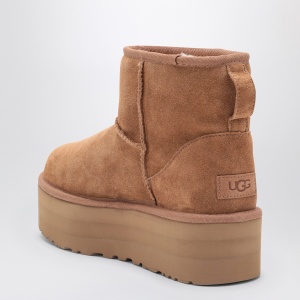 UGG Classic Mini Platform boots in chestnut - Img 2