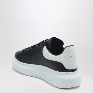 Alexander McQueen Oversized black/white sneakers - Img 2