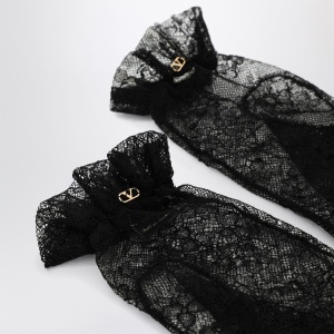 Valentino Garavani Black lace Vlogo Signature gloves - Img 2