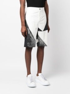 Alexander McQueen abstract-print cotton bermuda shorts - Img 4