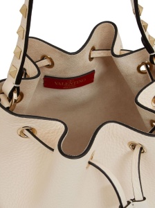 Valentino Garavani Rockstud Bucket Bag In Grainy Calfskin - Img 3