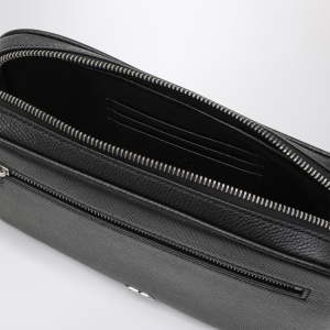 Valentino Garavani Vlogo Signature clutch black in grained calfskin - Img 2