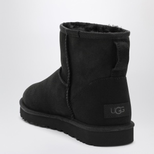 UGG Classic Mini II boots in black - Img 2