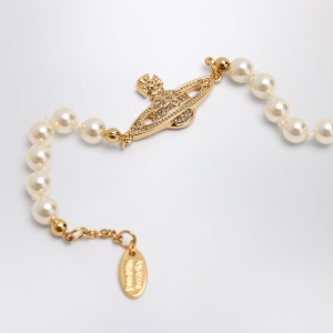 Vivienne Westwood Mini Bas Relief Pearl Bracelet Gold - Img 2