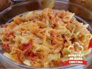 Salată de crudități în sos (300g)