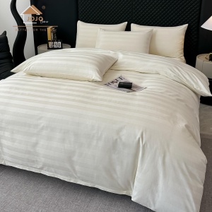 Lenjerie de Pat 100% Bumbac, Damasc Deluxe, 6 Piese, Cearceaf cu Elastic 180x200 cm, Husă Pilotă 200x230 cm. Crem
