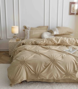 Set lenjerie de pat premium, cu inimioare brodate, 6 piese - Img 5