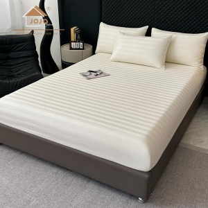 Lenjerie de Pat 100% Bumbac, Damasc Deluxe, 6 Piese, Cearceaf cu Elastic 180x200 cm, Husă Pilotă 200x230 cm. Crem - Img 3