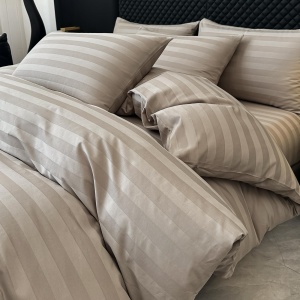 Lenjerie de Pat 100% Bumbac, Damasc Deluxe, 6 Piese, Cearceaf cu Elastic 180x200 cm, Husă Pilotă 200x230 cm, Bej - Img 2