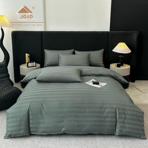 Lenjerie de Pat 100% Bumbac, Damasc Deluxe, 6 Piese, Cearceaf cu Elastic 180x200 cm, Husă Pilotă 200x230 cm, Verde Maslina - Img 2