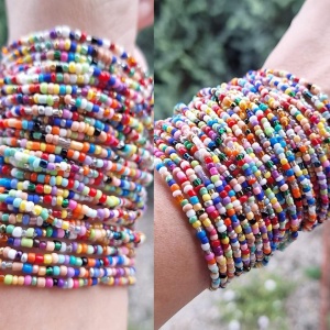 Mărțișor 1 buc Brățară multicoloră din mărgele de nisip - Img 3