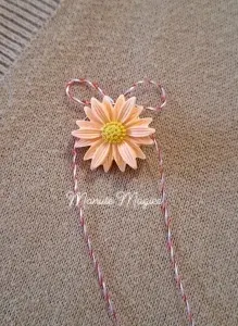 🌸 Mărțișor mini margaretă, lucrat manual din lut polimeric 🌸 - Img 3