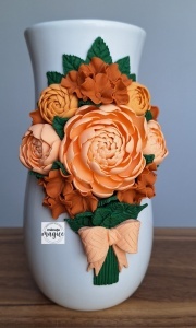 🌺 Vază decorativă cu flori lucrate manual - ''Buchet crem natur''