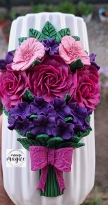 🌺 Vază decorativă cu flori lucrate manual - ''Buchet roz''
