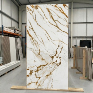 Placă PVC Decorativă Model Marmură Calacatta Gold 2.8m x 1.22m Grosime 2.5mm