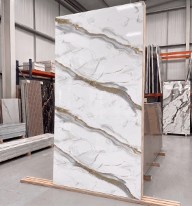 Placă Decorativă PVC cu Aspect de Marmură Alb-Gri și Inserții Aurii 1.22 x 2.4 m - Img 2