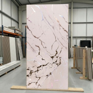 Placă PVC Marmură Albă cu Venaturi Holografice și Argintii 1.22 x 2.4 m Grosime 2.5 mm