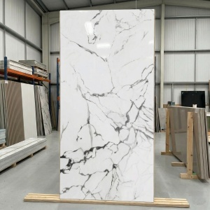 Placă PVC Marmură Albă Statuario cu Venaturi Fine 2.4 m x 1.22 m Grosime 2.5 mm