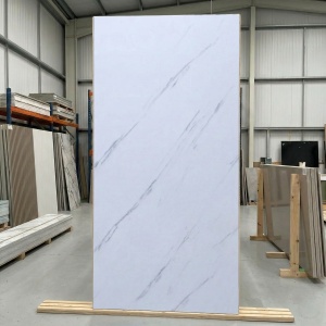 Placă PVC Marmură Albă cu enaturi Liniare 2.4 m x 1.22 m Grosime 2.5 mm