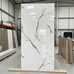 Placă PVC Decorativă Model Calacatta 2.8 m x 1.22 m Grosime 2.5 mm