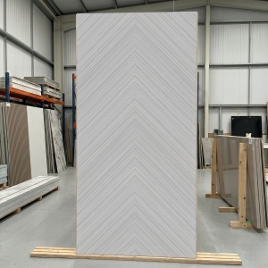 Placă PVC Decorativă Model Silver Birch Chevron 2.8 m x 1.22 m Grosime 2.5 mm