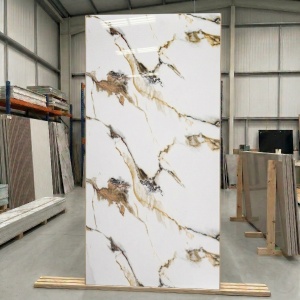 Placă PVC Decorativă Model Calacatta Macchia Vecchia 1.22 x 2.4 m Grosime 2.5 mm