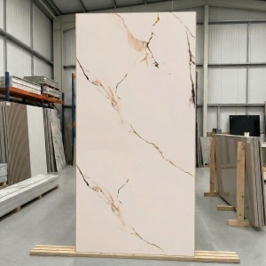 Placă PVC Decorativă Model Amber Cream 2.4m x 1.22m Grosime 2.5mm