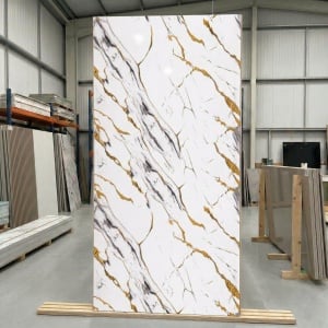 Placă PVC Decorativă Model Marmură Calacatta Majestic 1.22 x 2.8 m Grosime 2.5 mm