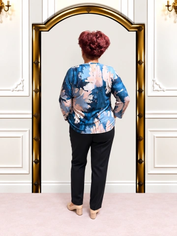 Compleu damă elegant cu bluză imprimată și pantaloni negri – Iris - Img 3
