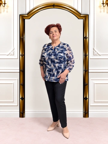 Compleu damă elegant cu bluză bleumarin imprimată și pantalon negru – Marina