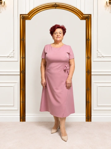Rochie elegantă roz pudrat cu detaliu floral – Sofia