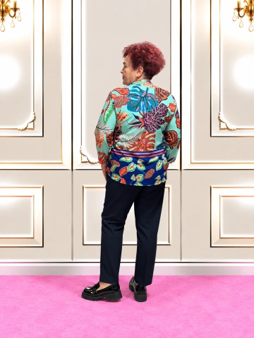 Bluză elegantă cu imprimeu tropical multicolor – Amalia - Img 3