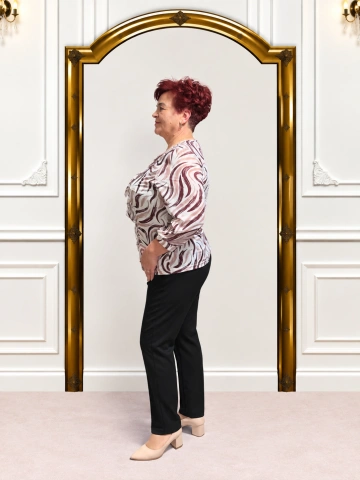 Bluză elegantă alb-crem cu imprimeu abstract bordo – Emilia - Img 2